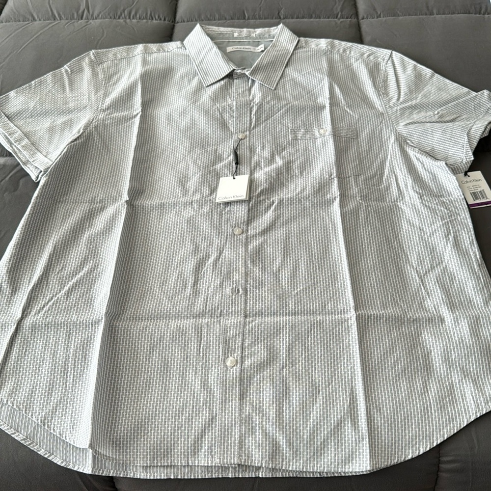 Men’s short sleeve button down shirt